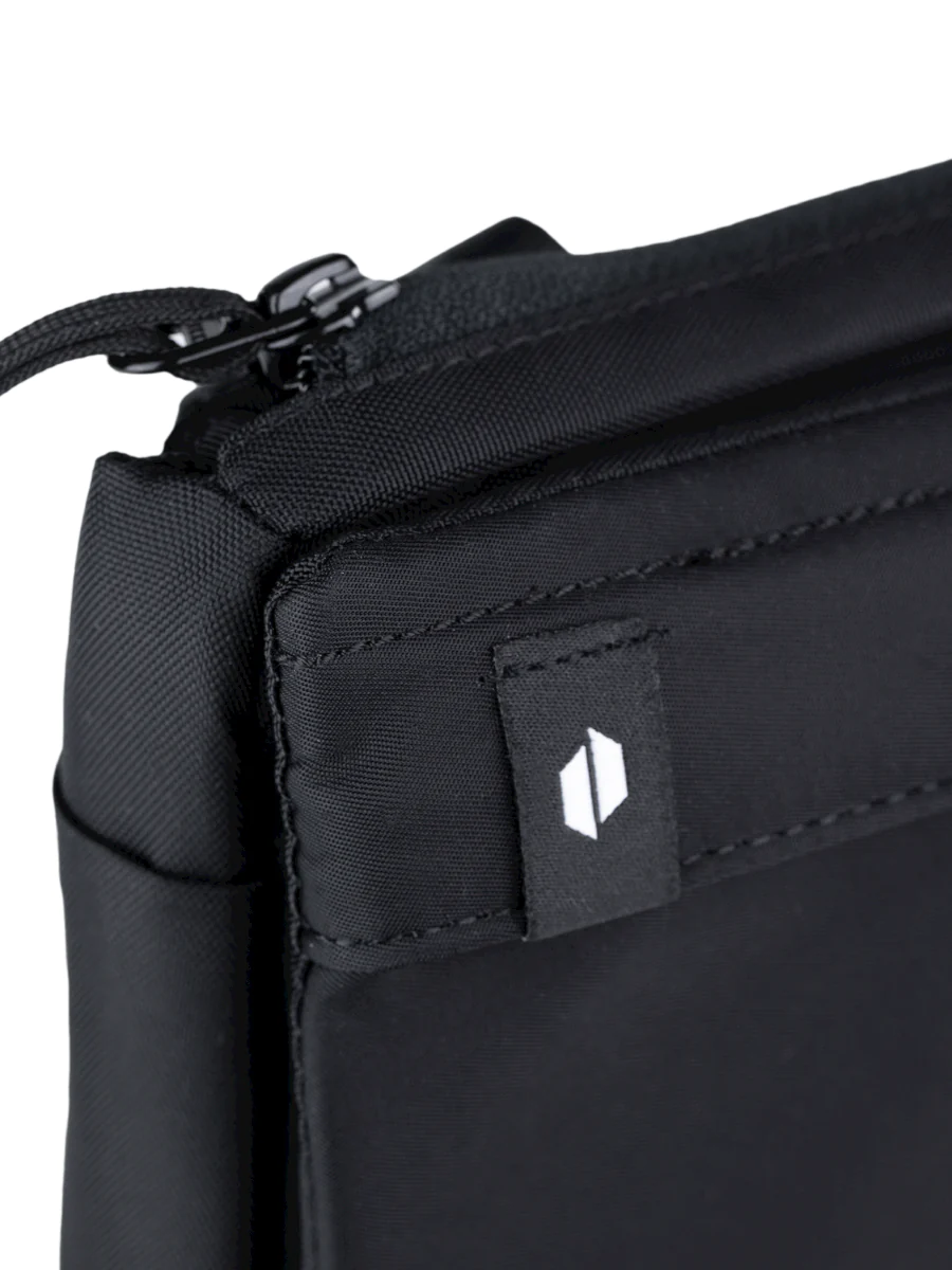 proxybag_0008_Proxy-Bag-Black-Detail-Flag.webp Proxybag 0008 proxy bag black detail flag.webp